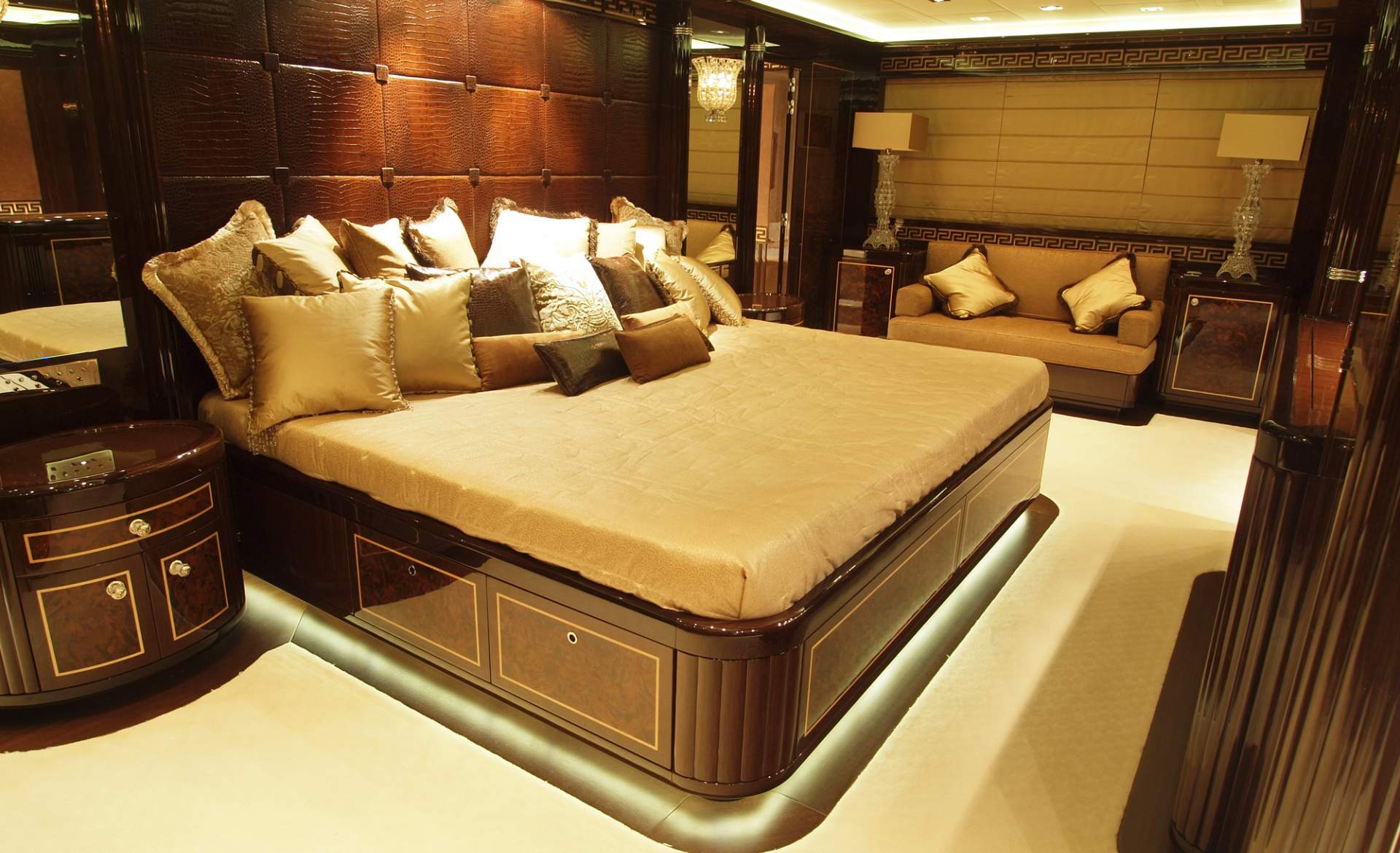 Yacht ZEUS by Overmarine Mangusta - Master Stateroom.jpg
