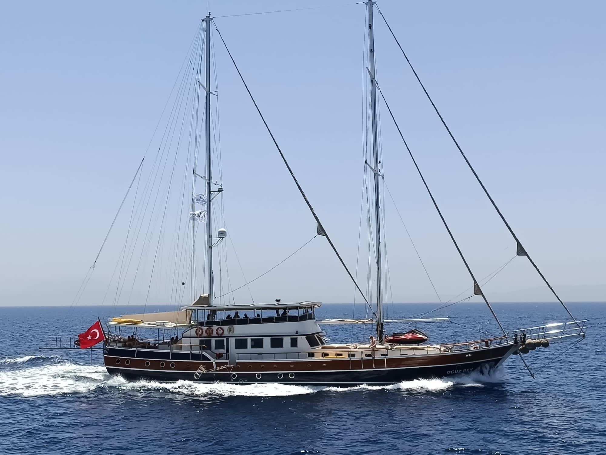 Yacht profile.jpg