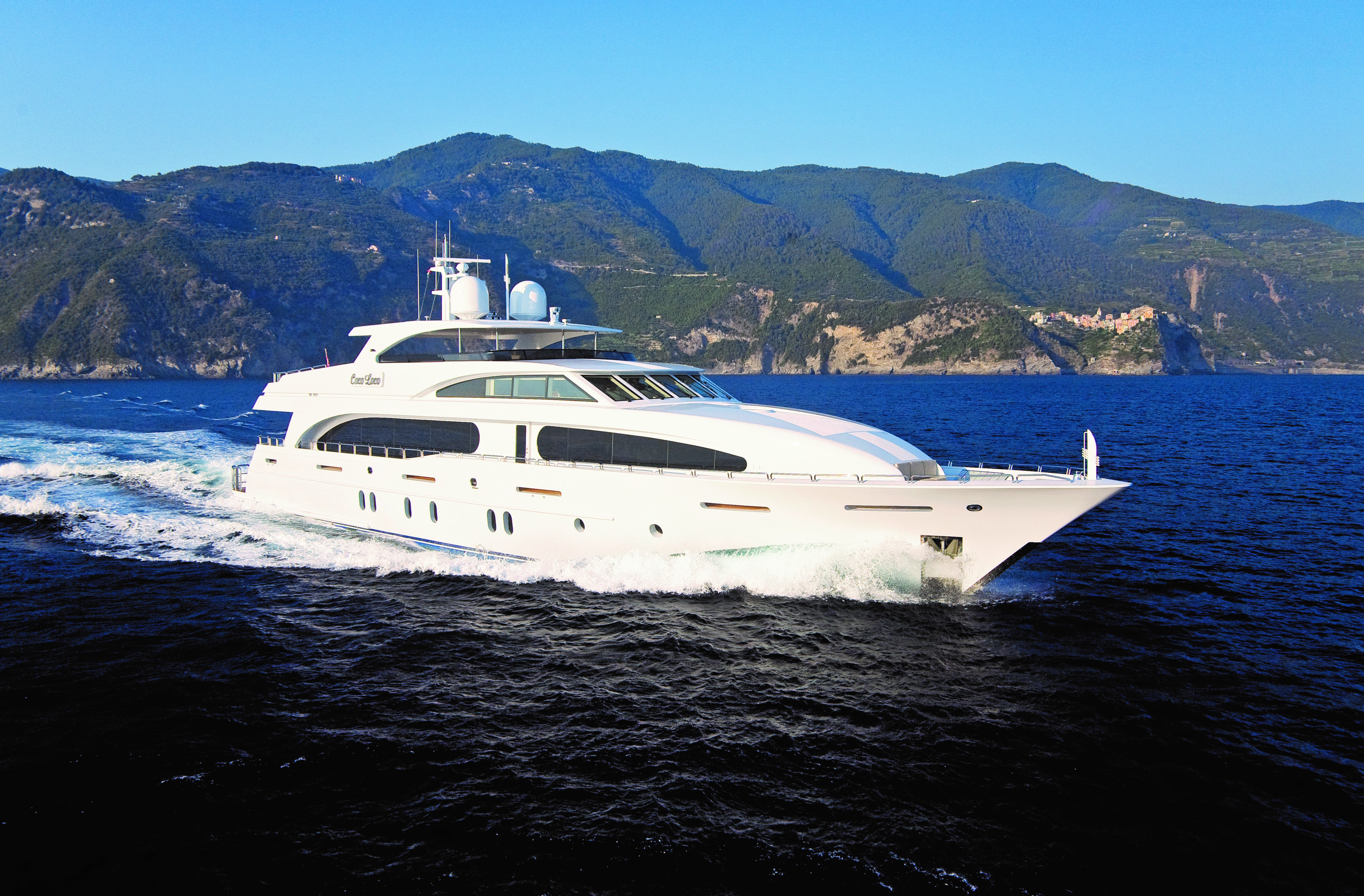 Yacht-1507-6 cruising off Italy (2).jpg