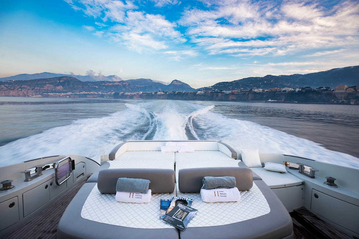 ZEUS Exterior - Aft deck sun pads.jpg