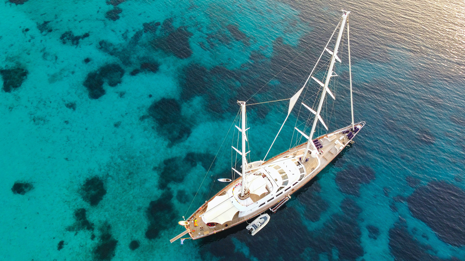 aerial view of the sailing yacht .jpg