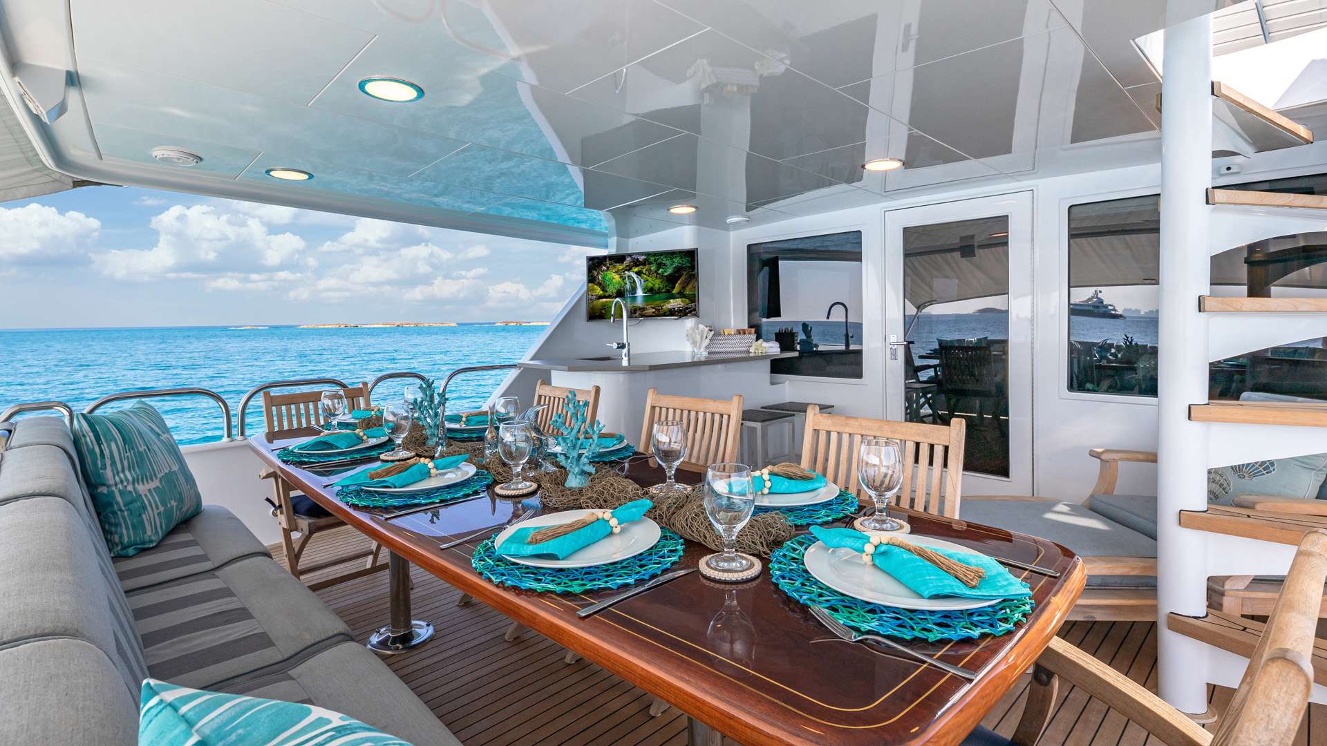 aft al fresco dining area.jpg