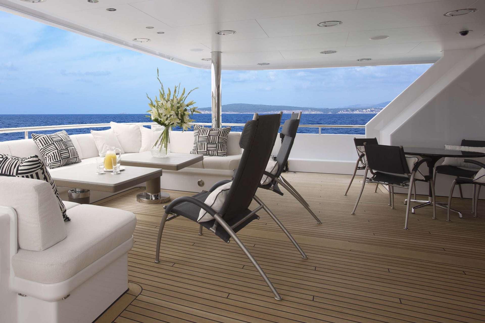 aft deck - Photo Feadship.jpg