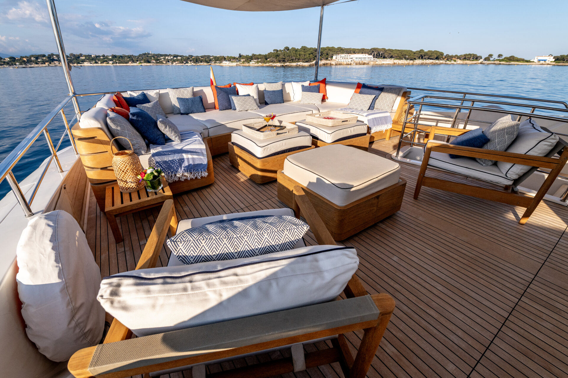 aft deck - sitting area.jpg