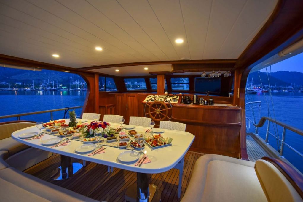 aft deck alfresco dining area - evening.jpg