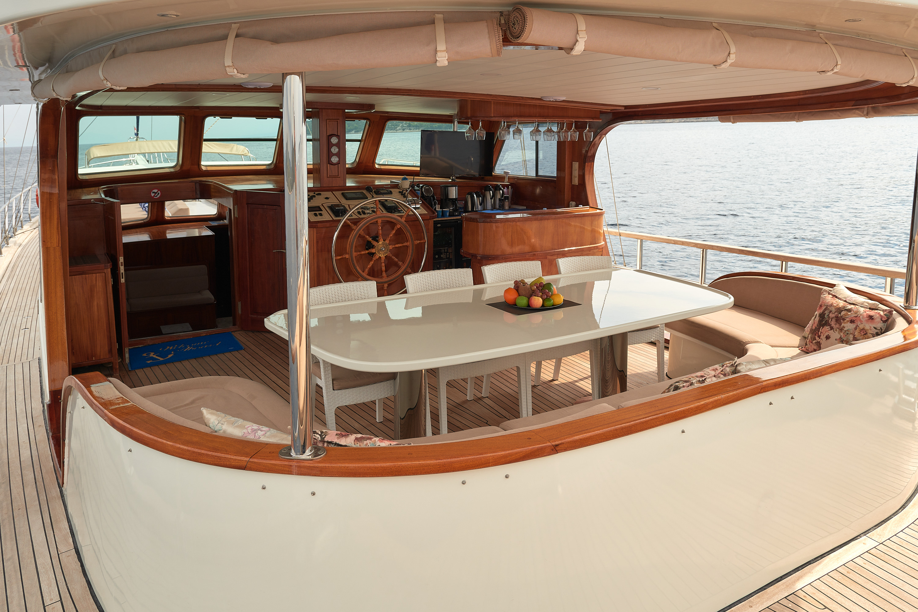 aft deck alfresco dining area .jpg