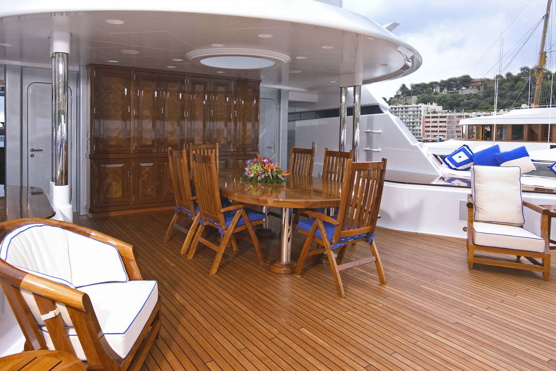 aft deck alfresco dining area.jpg