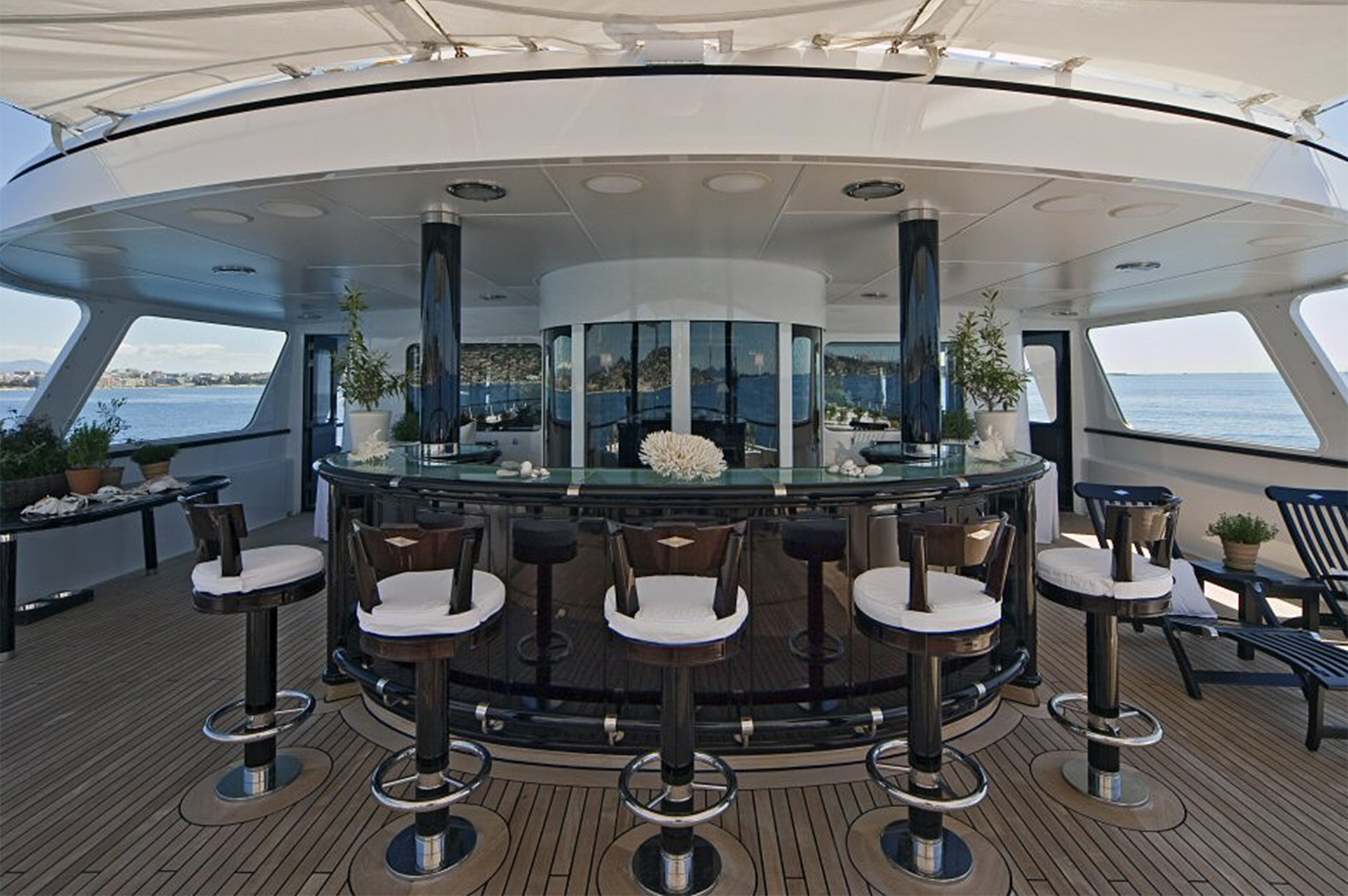 aft deck bar area.jpg