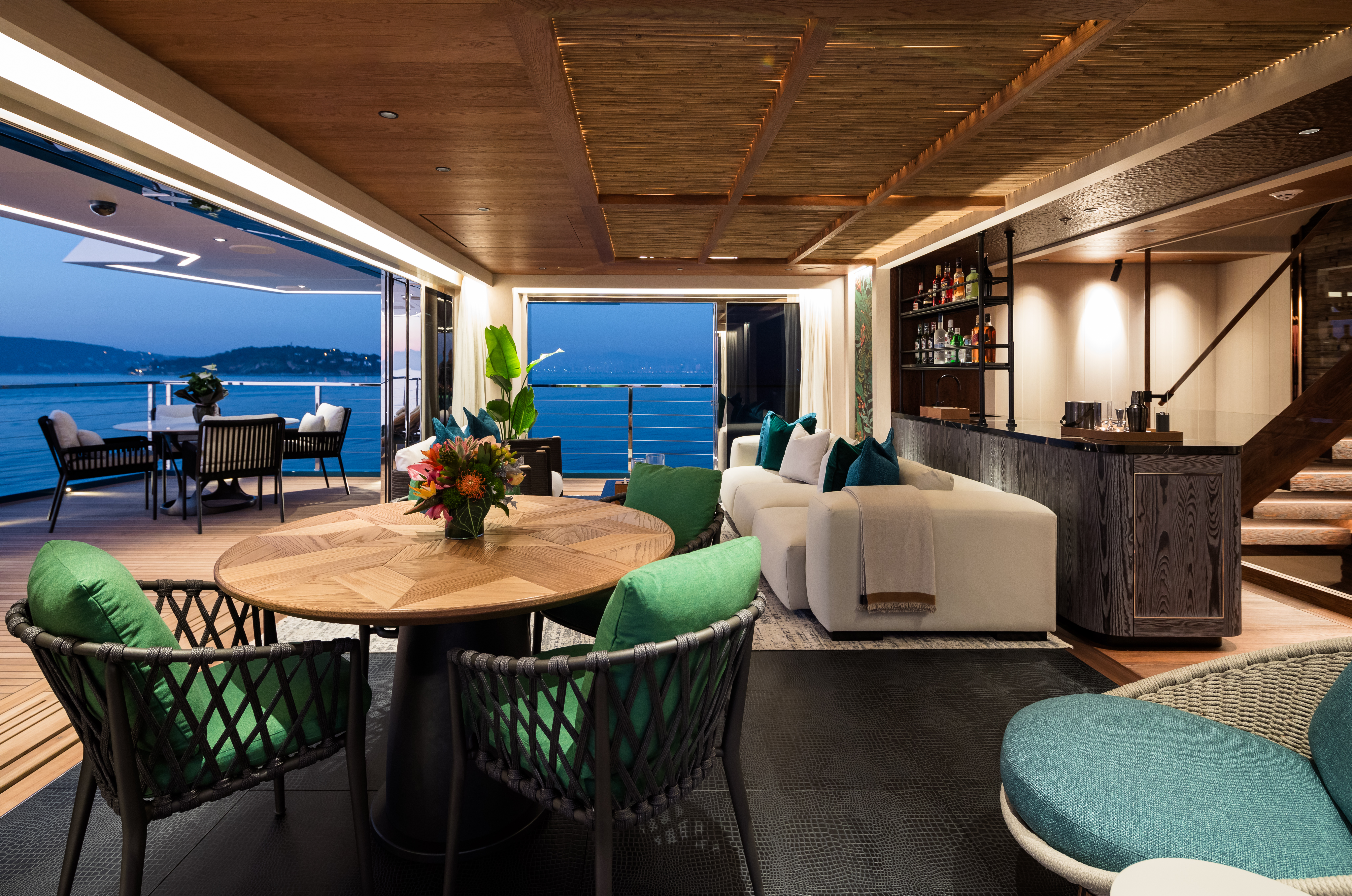 aft deck dining - photo Jeff Brown.jpg
