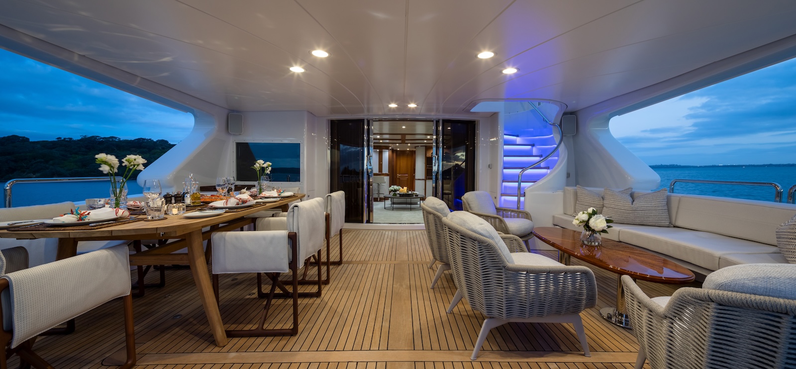aft deck dining and seating - photo Jeff brown.jpg