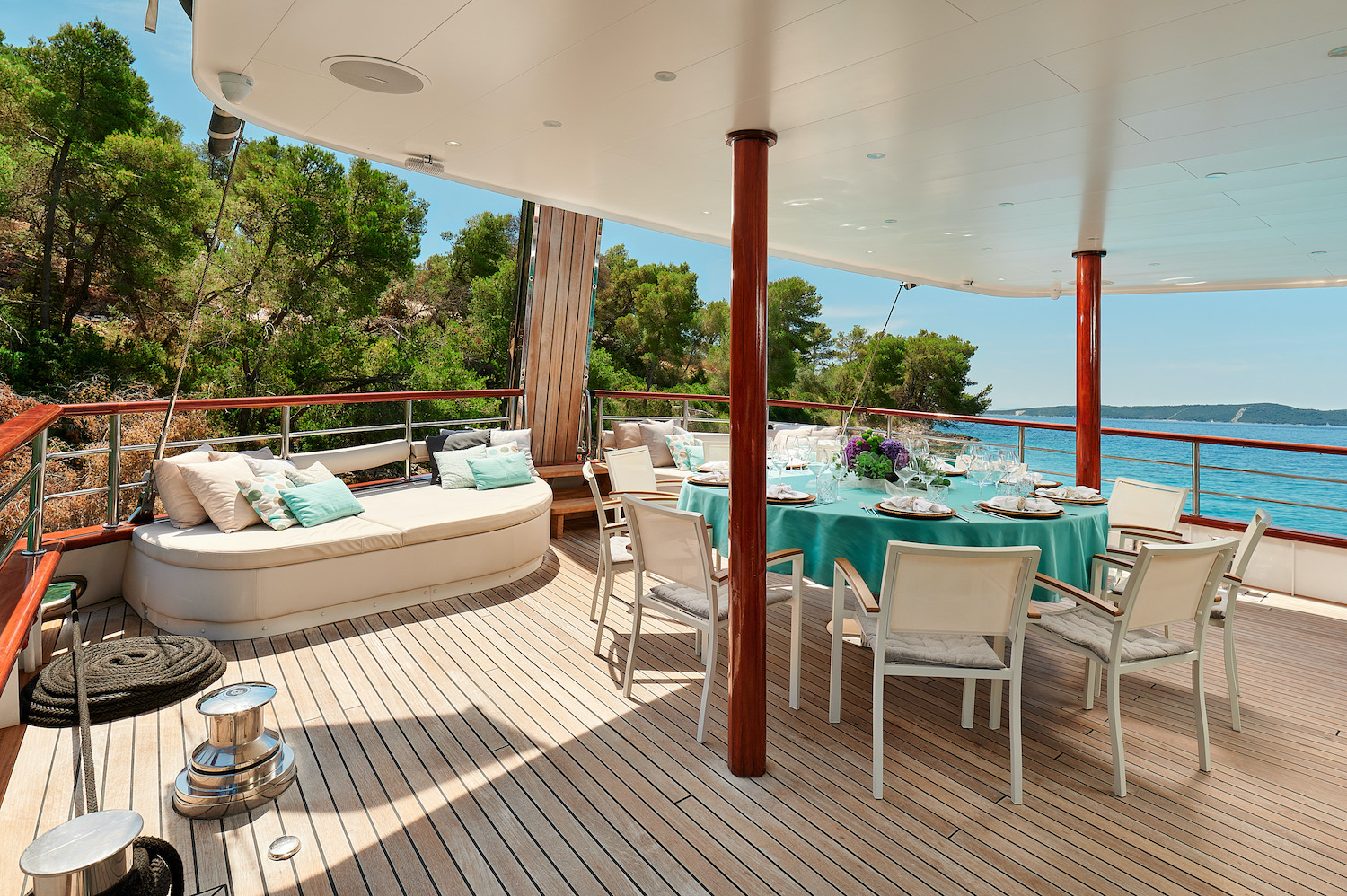 aft deck lounging and dining.jpg