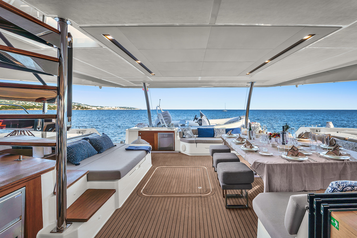 aft deck relax and dining.jpg