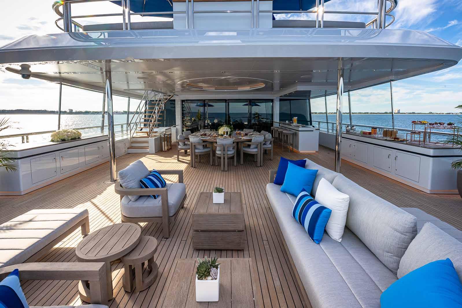 aft deck relaxation area.jpg