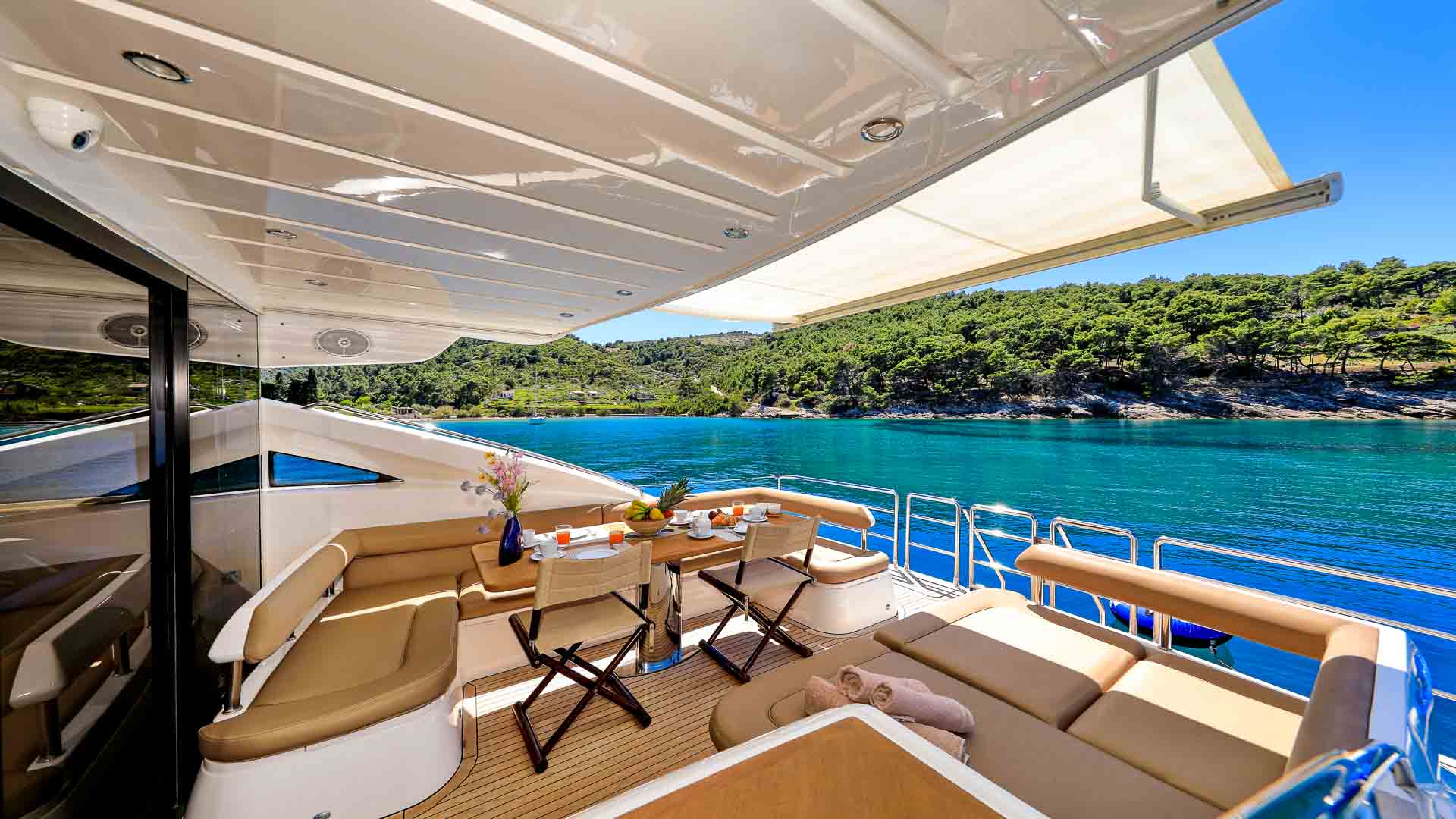 aft deck seating and sunbathing .jpg