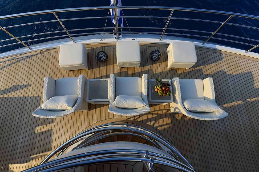 aft deck seating to relax .jpg