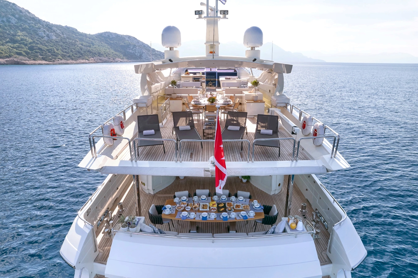 aft deck with dining area .jpg