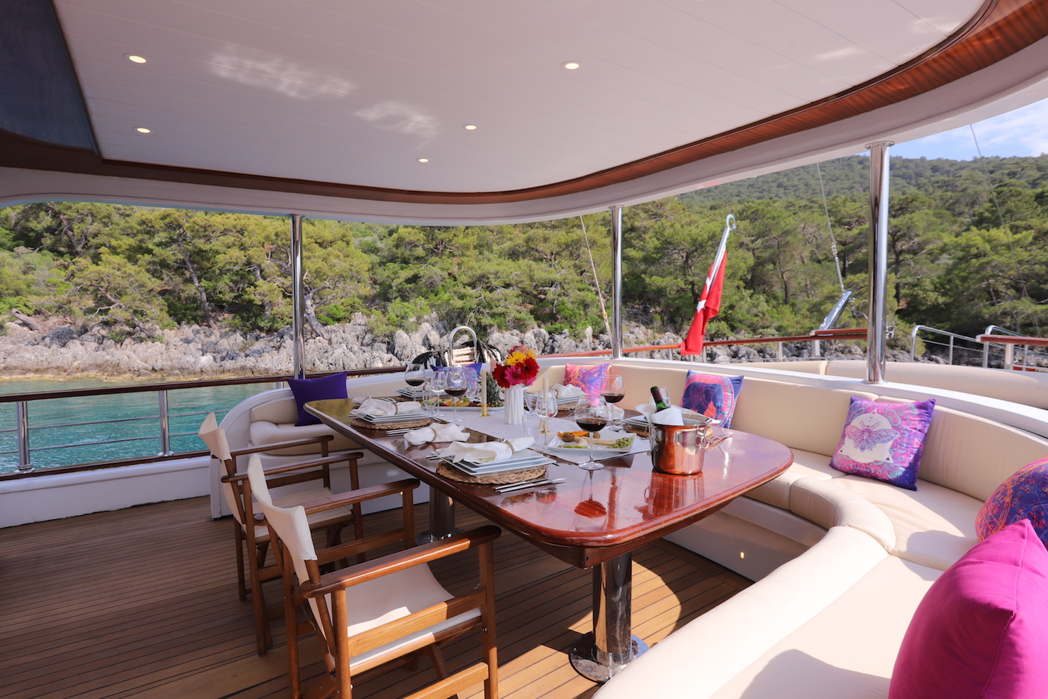 aft deck- dining.jpg