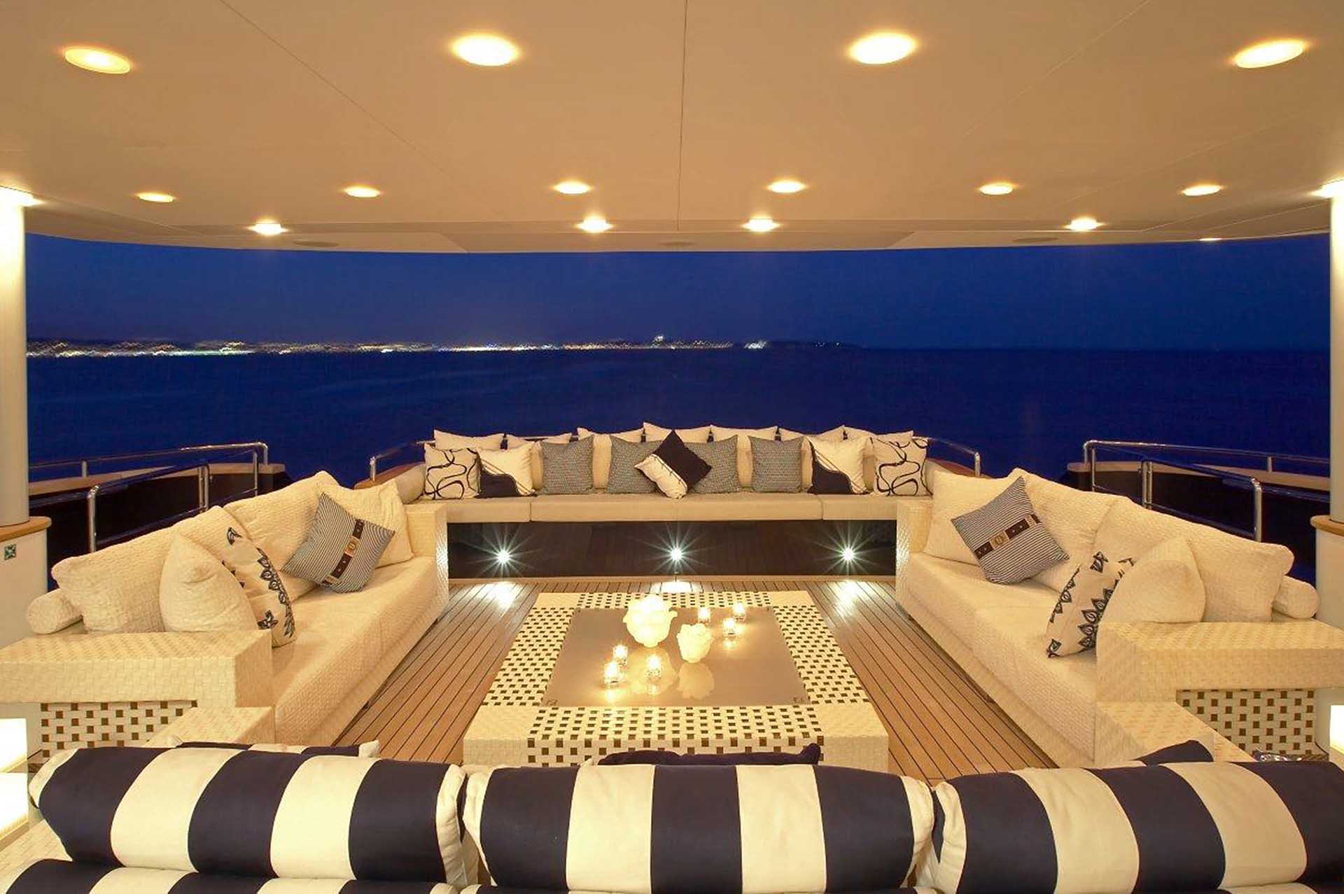 aft exterior lounging area .jpg