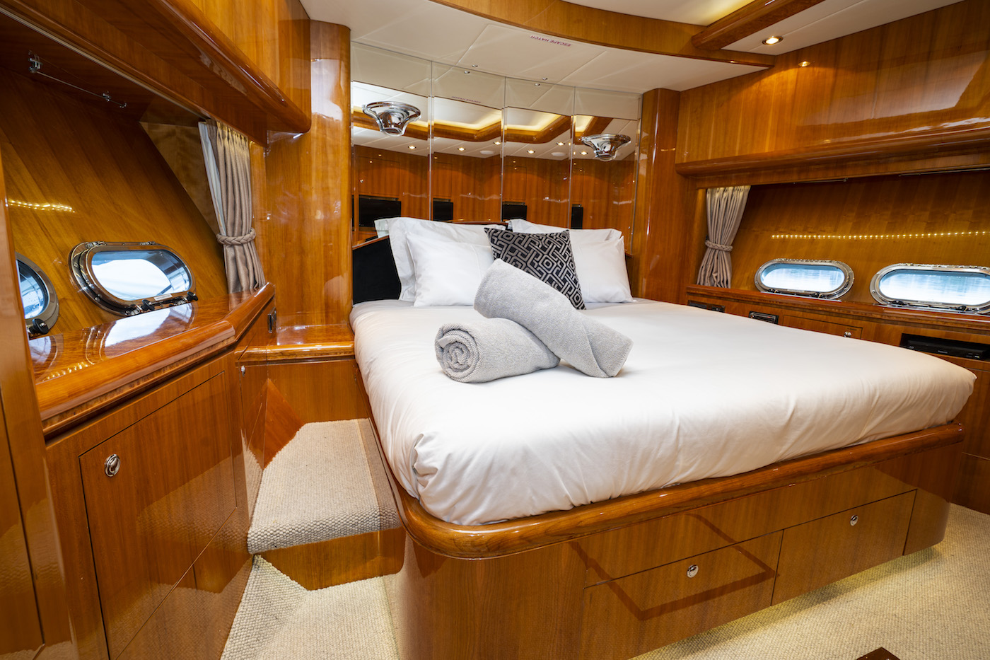 aft guest cabin.jpg