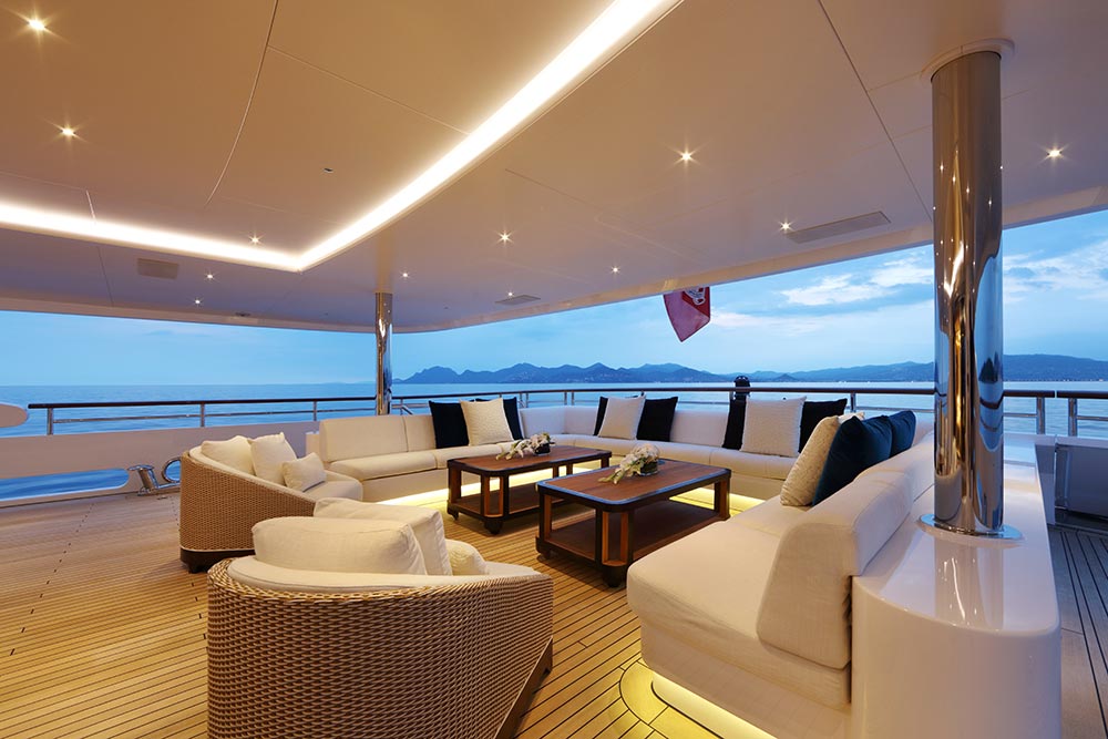 aft main deck seating.jpg