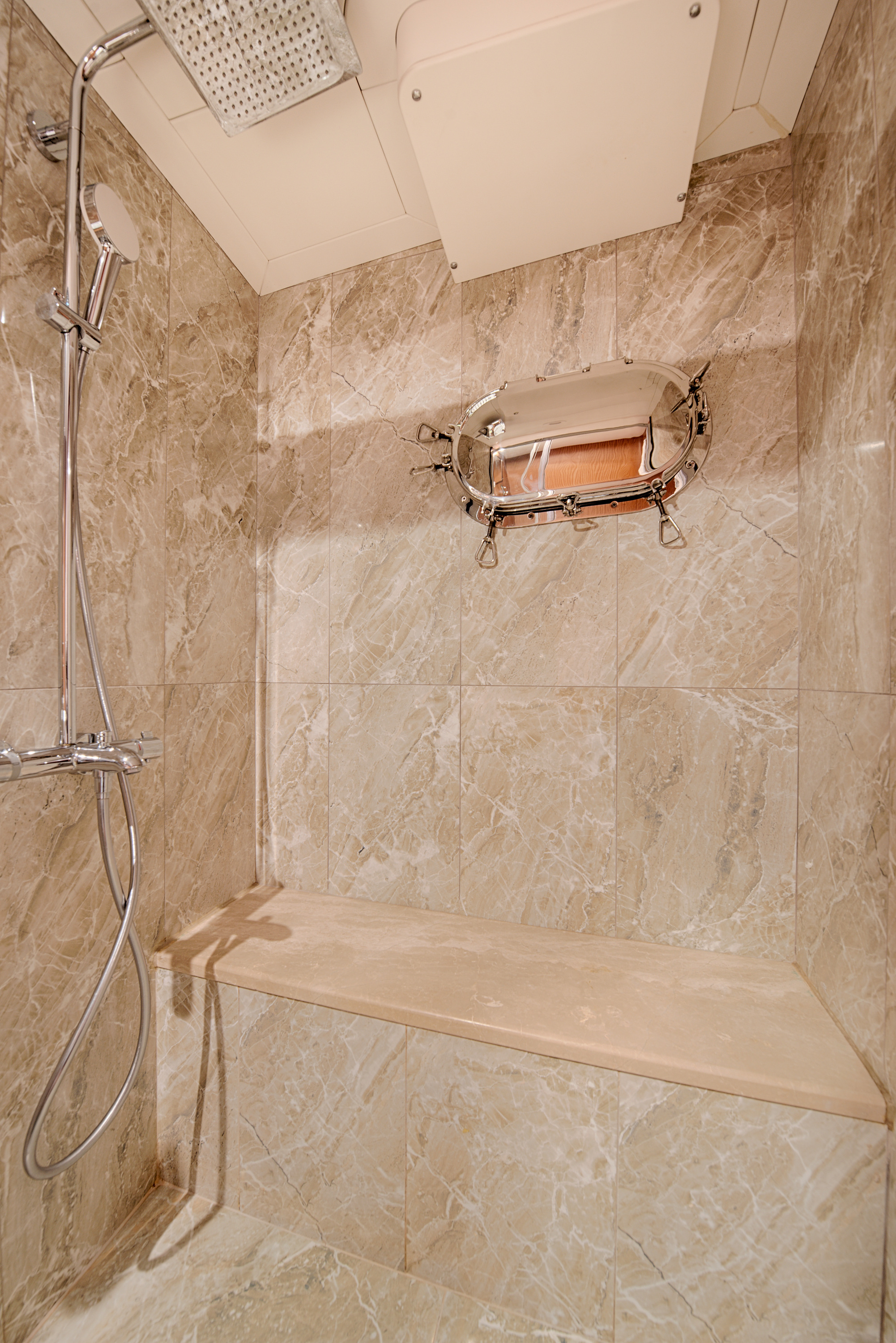 aft master ensuite bathroom .jpg