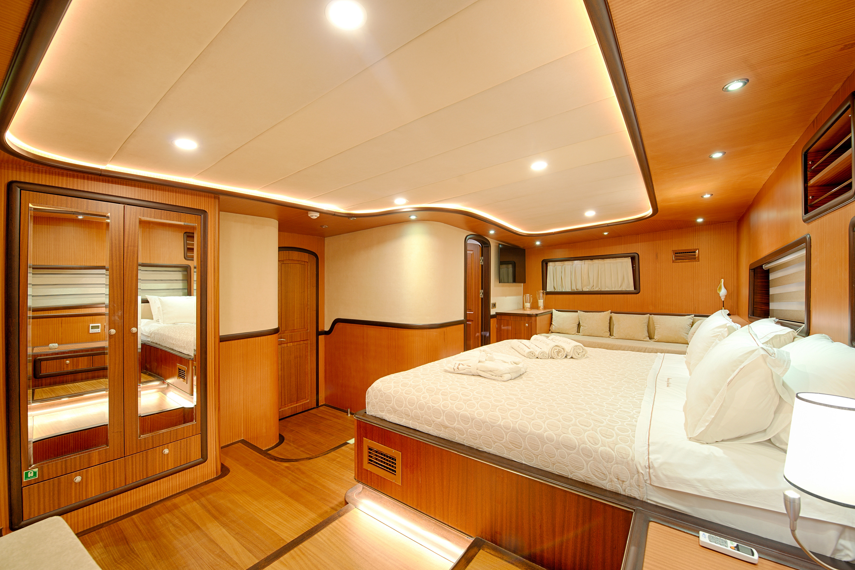 aft master suite  .jpg
