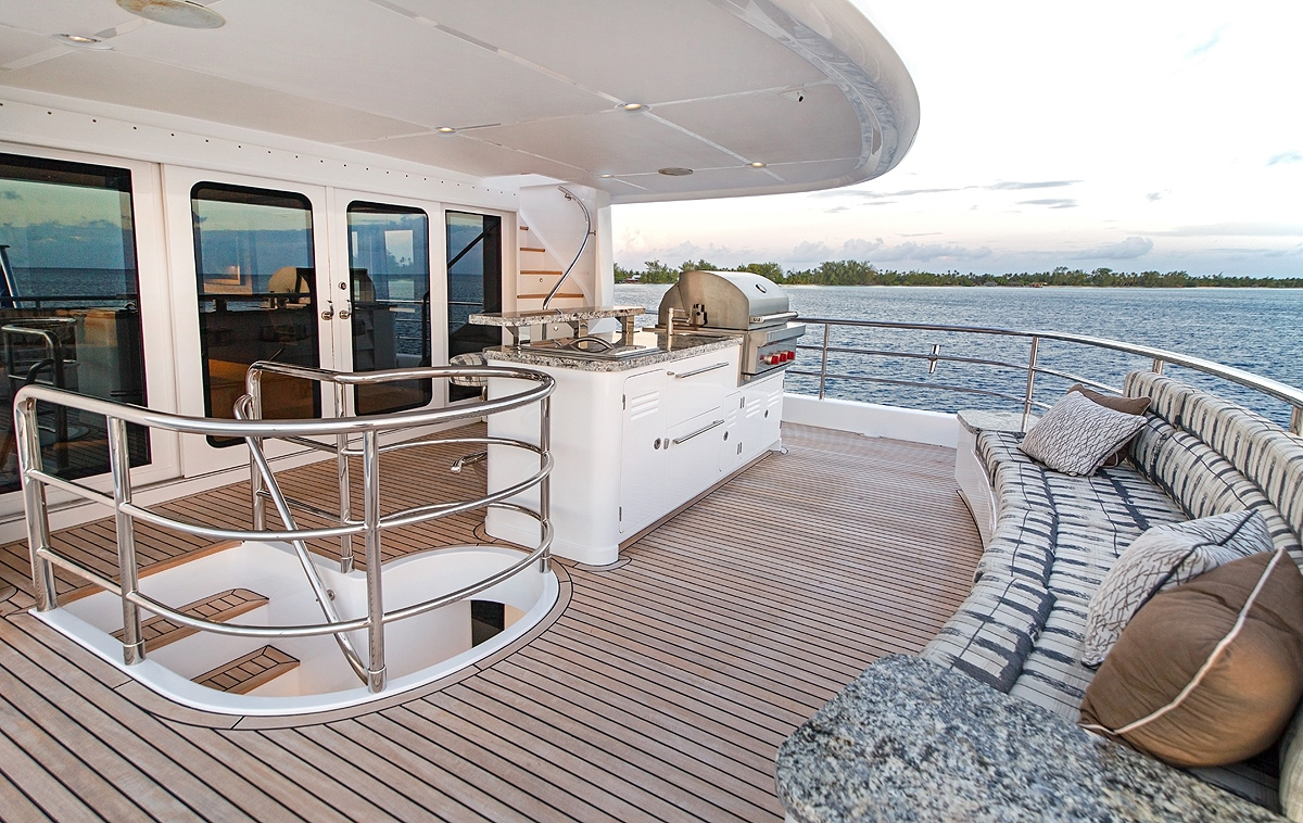 aft seating upper deck.jpg