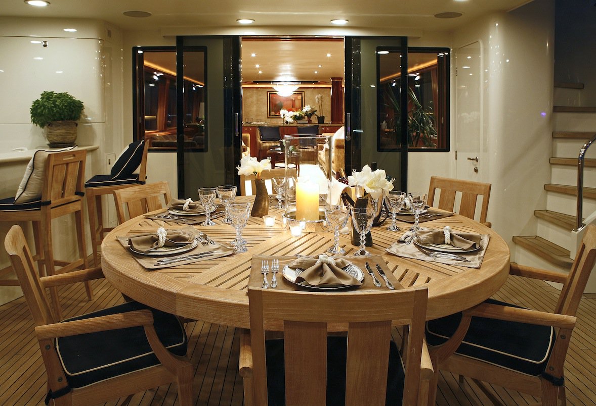 aft_deck_dining.jpg