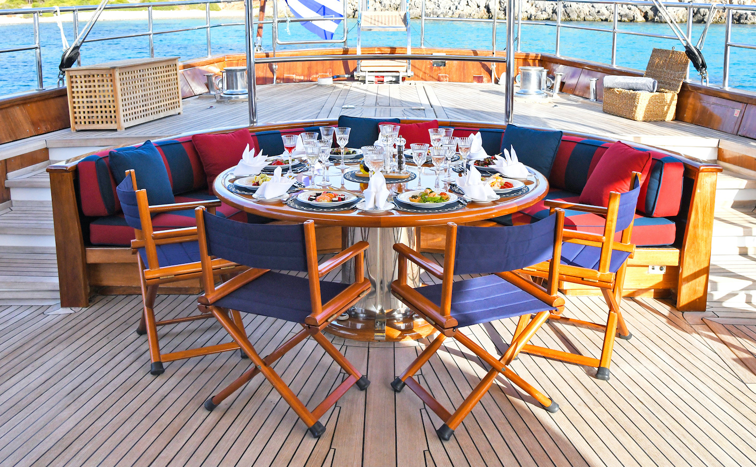 al fresco dining - aft deck.jpg