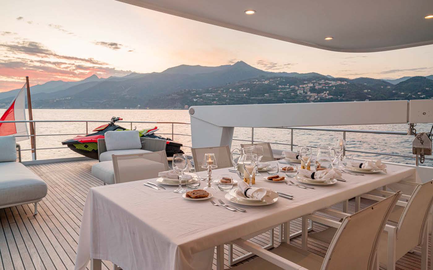 al fresco dining at sunset.jpg