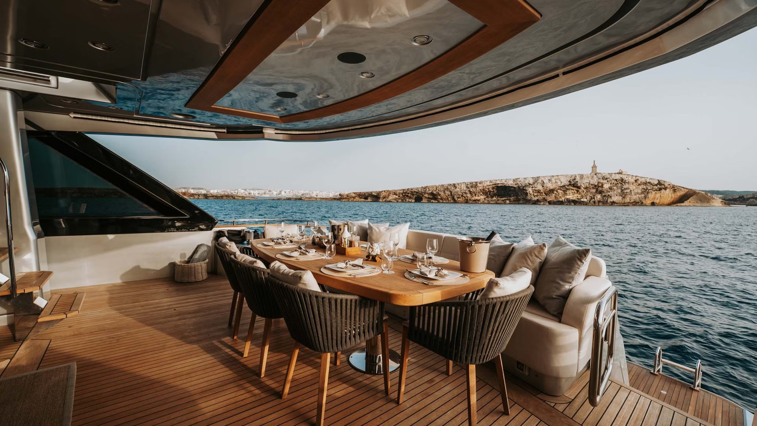 al fresco dining on the aft deck .jpg