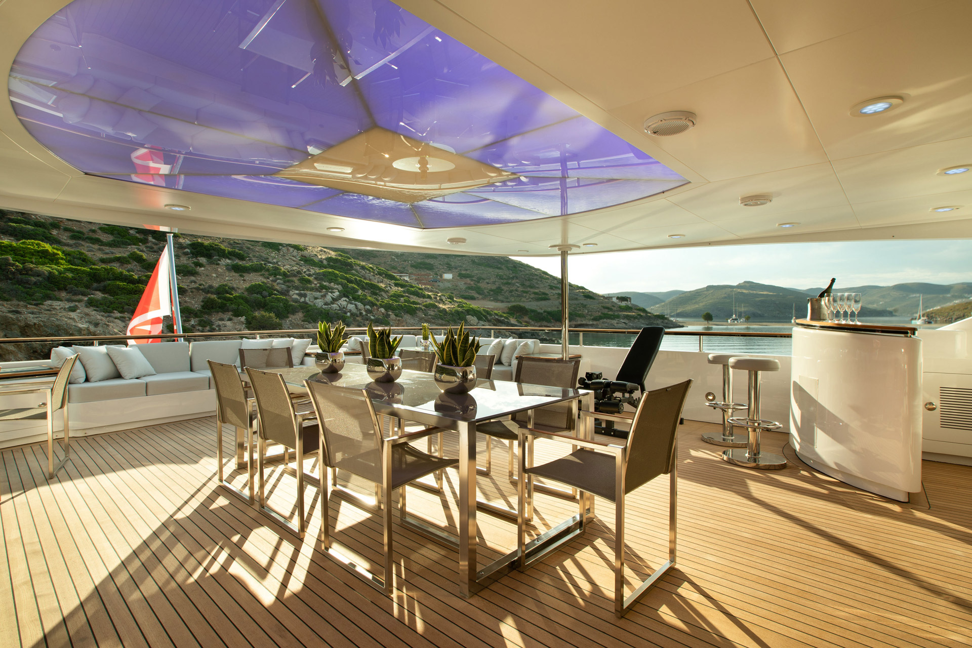 al fresco dining on upper deck. .jpg