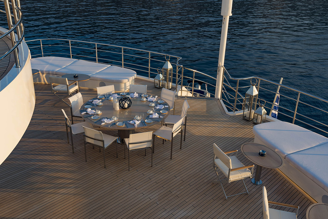 al fresco dining set up.jpg