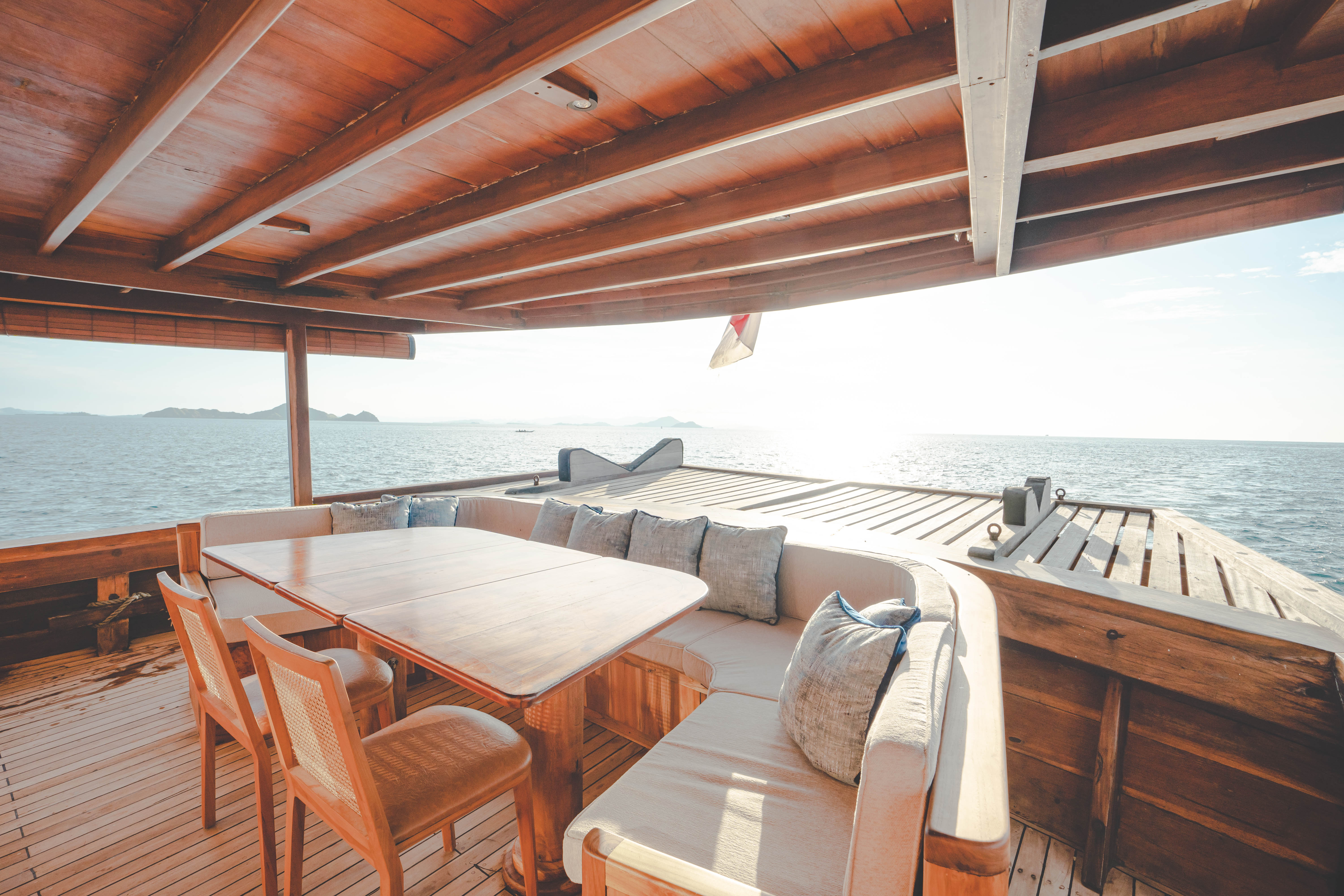 al fresco dining table with seating .jpg