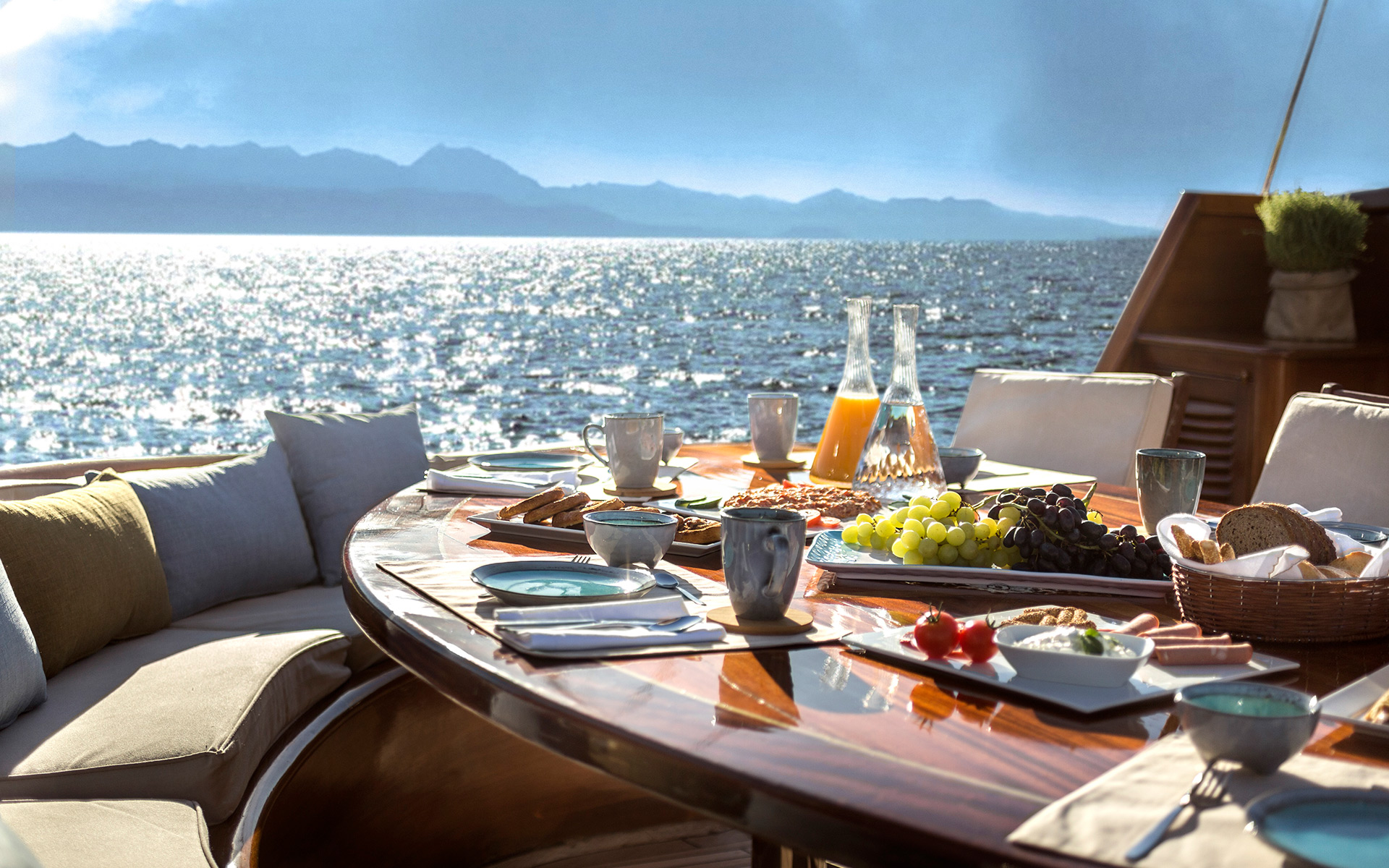 alfresco breakfast dining set up.jpg