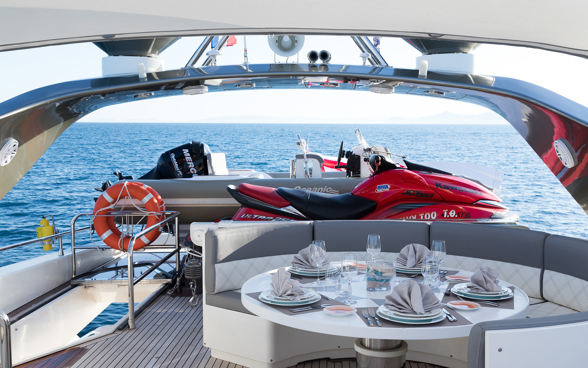alfresco dining and water toys - aft deck.jpg