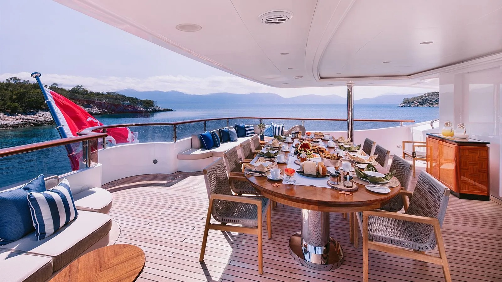 alfresco dining area     .jpg