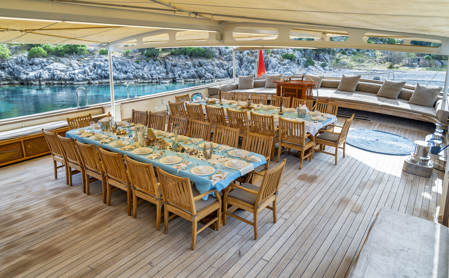 alfresco dining by day.jpg
