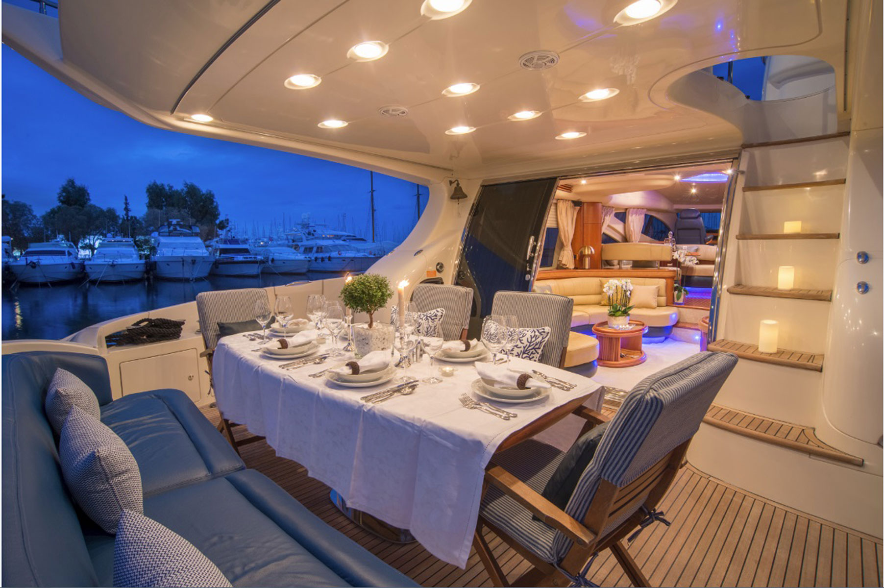 alfresco dining in the evening.jpg