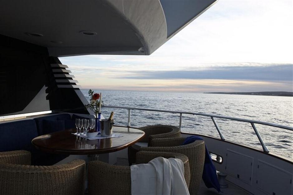 alfresco dining on aft deck on board sistership Mizar of London.jpg