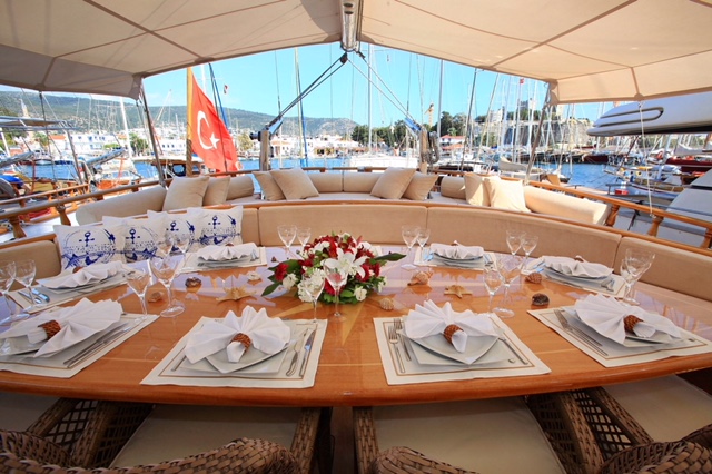 alfresco dining set up .jpg