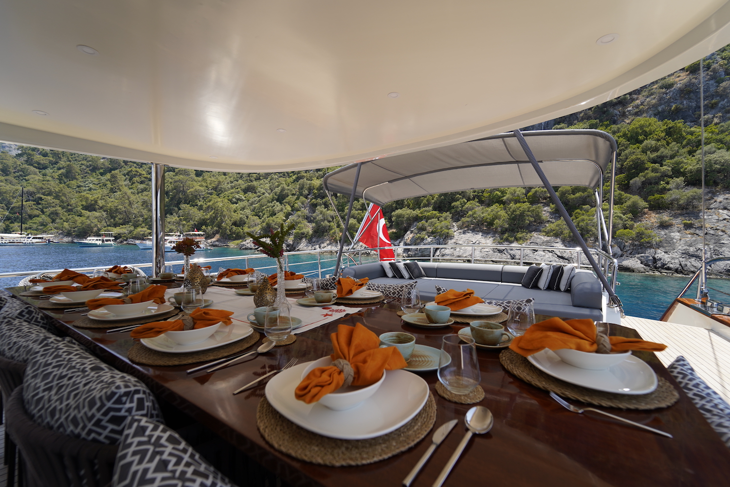 alfresco dining set up detail.jpg