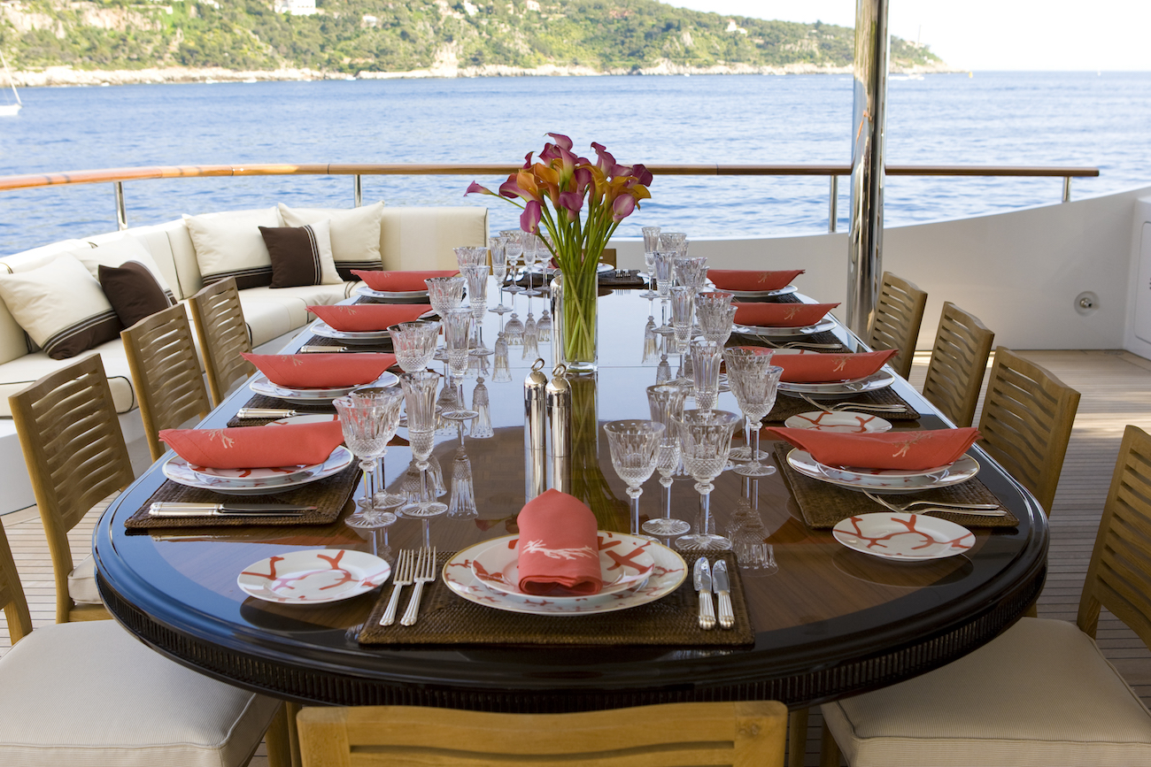 alfresco dining set up.jpg