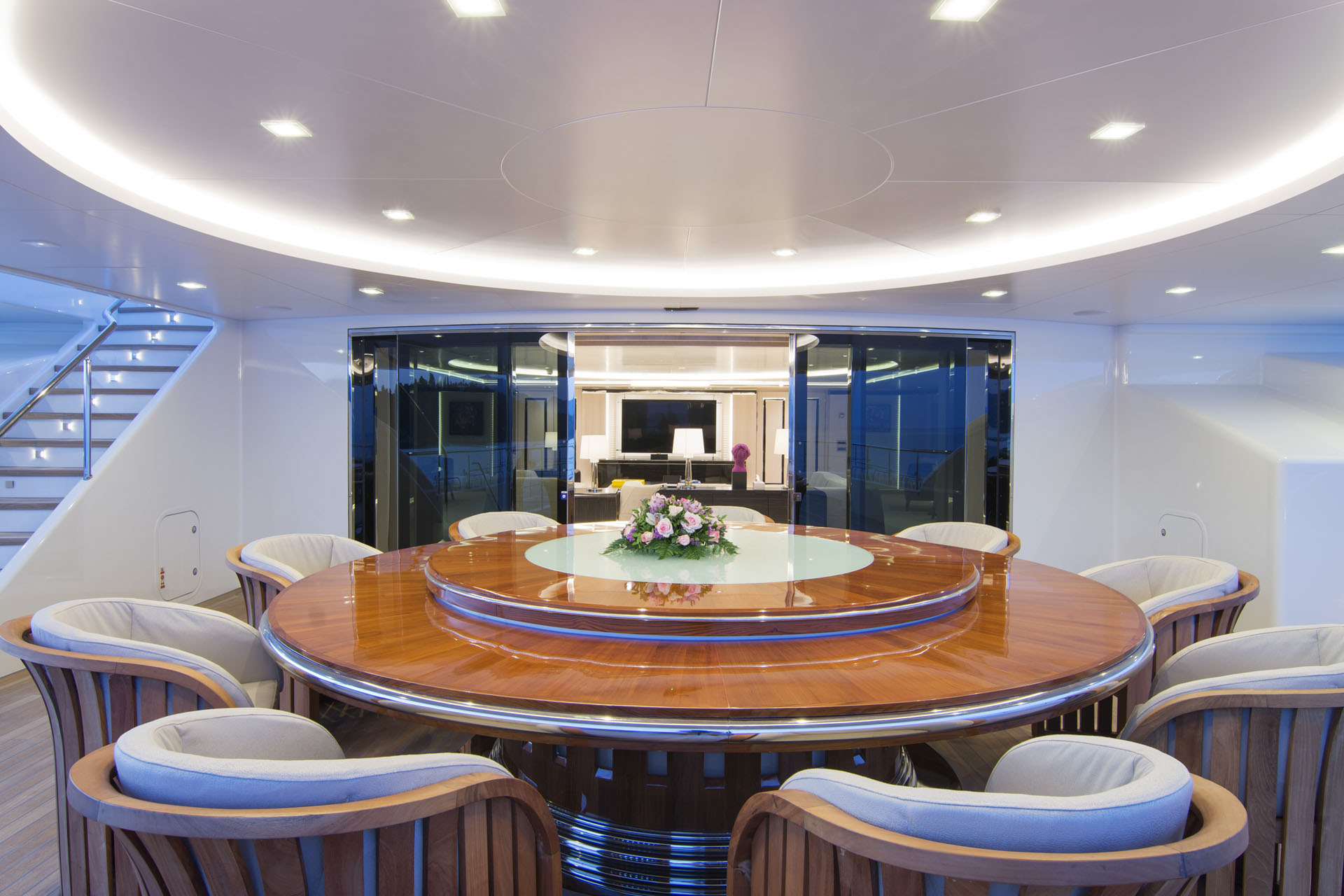 alfresco dining table.jpg