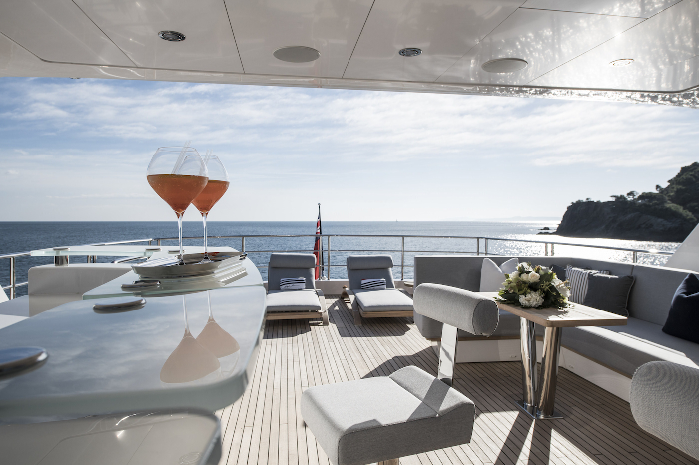 bar and aft sunbathing area .jpg