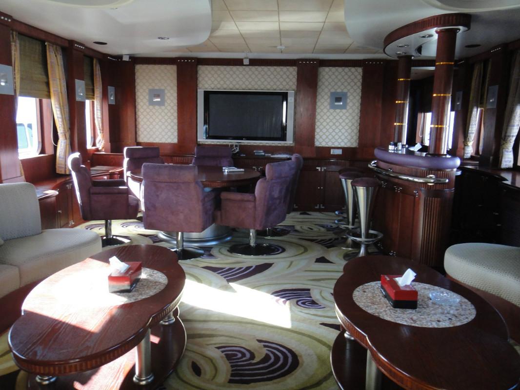 bar and seating.jpg