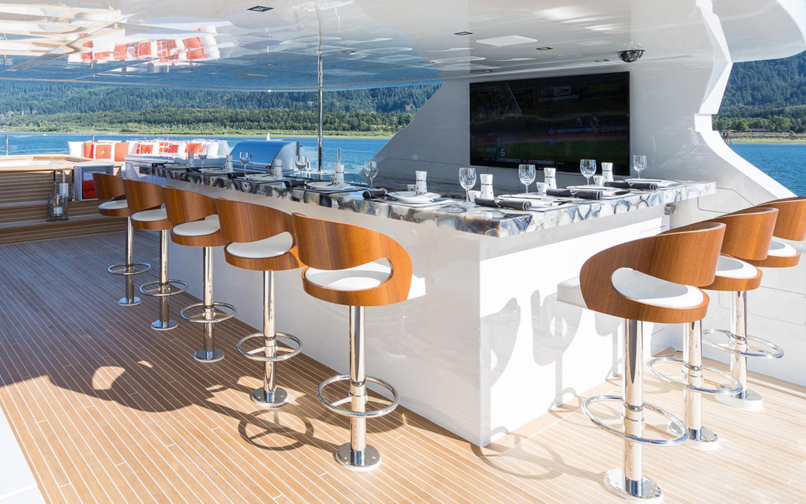 bar area on sun deck.jpg