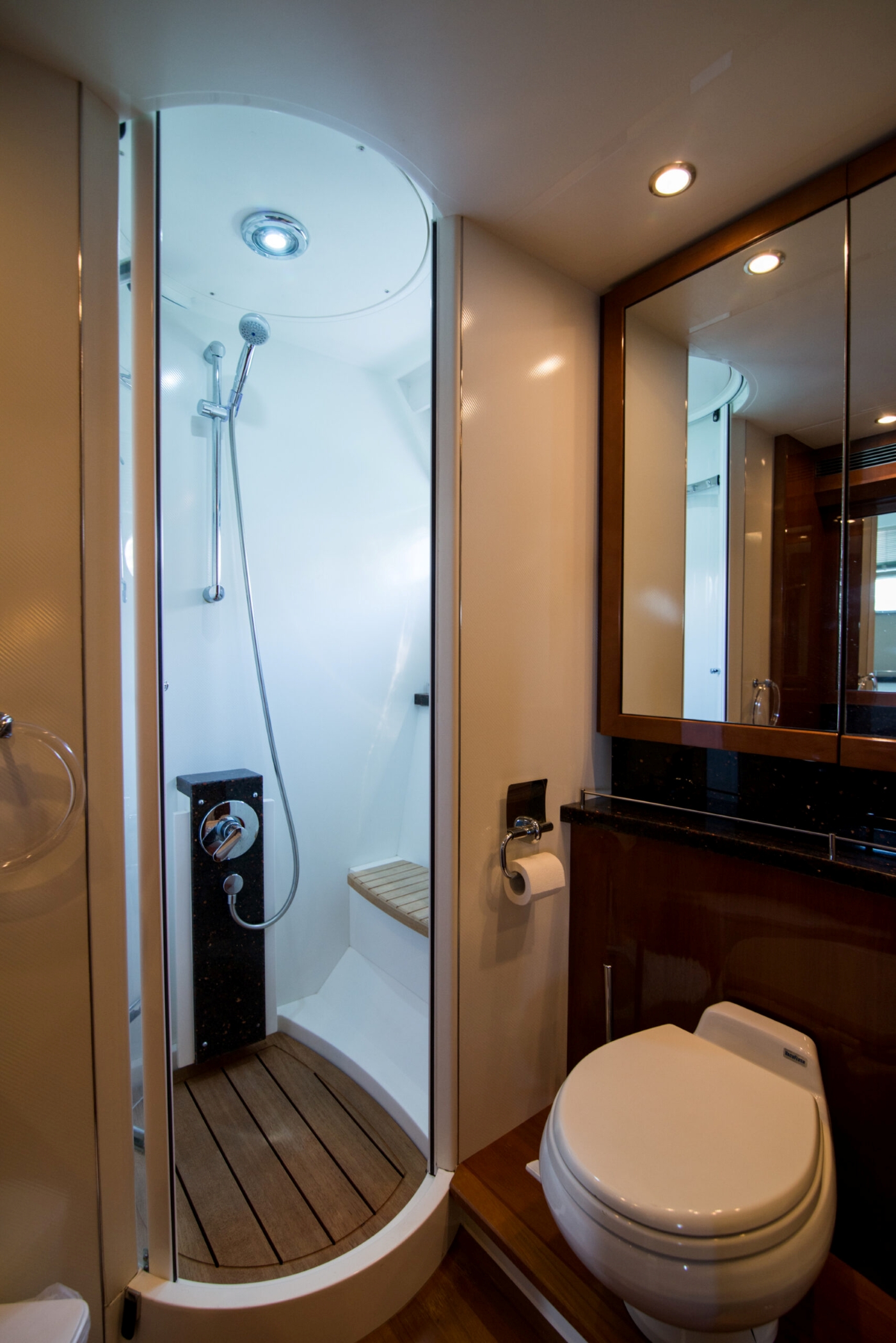 bathroom area .jpg