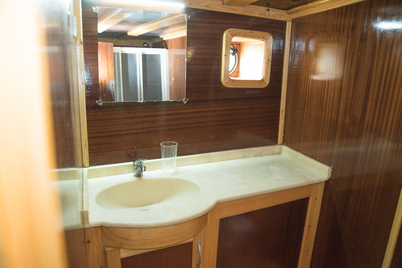 bathroom. .jpg