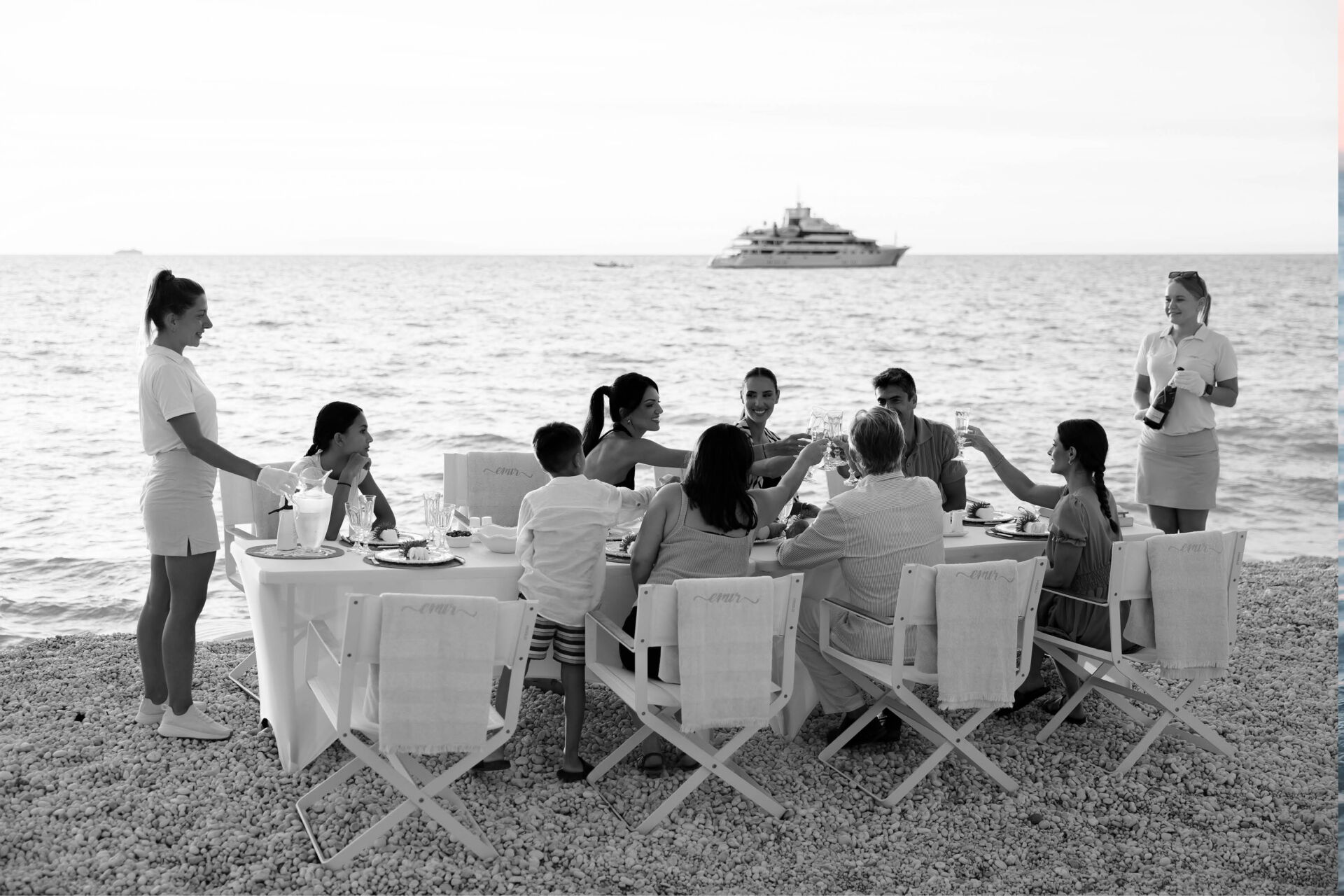 beach dining.jpg